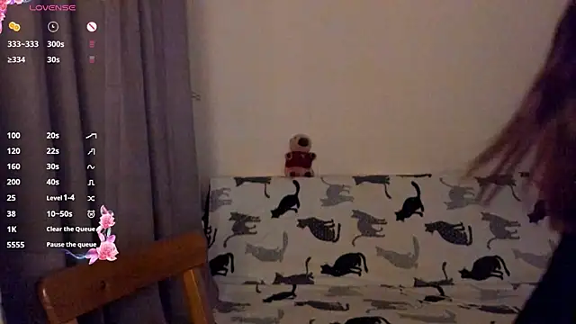 EvaBradley online show from December 19, 2025, 7:21 pm