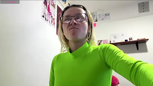 Snapshot of Cloe_five chatting on February 4, 2026, 3:18 pm Cloe five online show from February 4, 2026, 3:18 pm