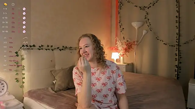 Snapshot of RexanneBlincoe chatting on December 9, 2024, 1:07 am RexanneBlincoe online show from December 9, 2024, 1:07 am