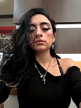 Lila Desiree online show from October 13, 2025, 5:02 pm