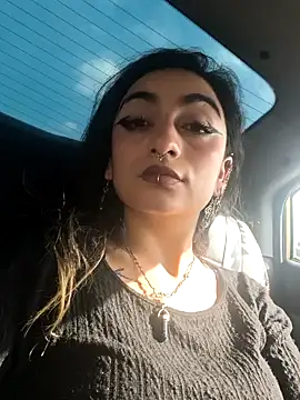 Lila Desiree online show from December 1, 2025, 2:00 pm