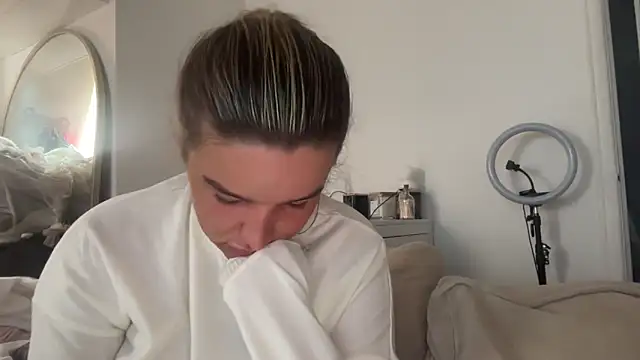 maisiesmithx online show from September 24, 2025, 10:29 am