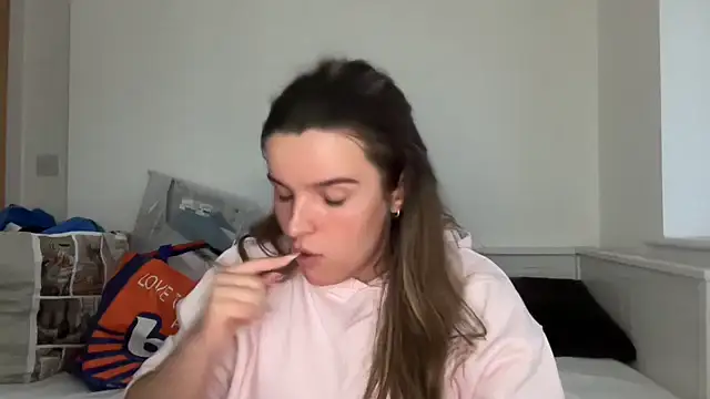 maisiesmithx online show from April 9, 2026, 7:08 pm