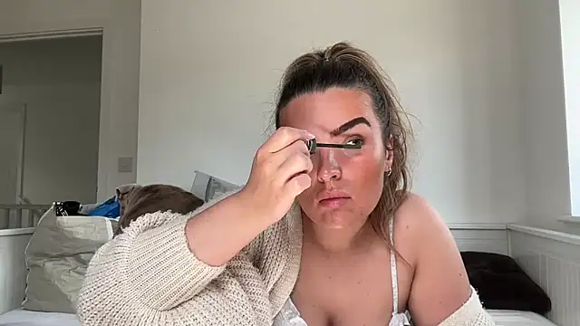 maisiesmithx online show from April 15, 2026, 12:23 pm