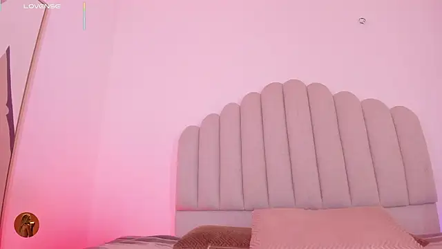 Nikki Angel  online show from February 19, 2026, 7:10 pm