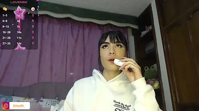 Snapshot of cuttebabe_ chatting on January 17, 2025, 11:51 pm cuttebabe  online show from January 17, 2025, 11:51 pm