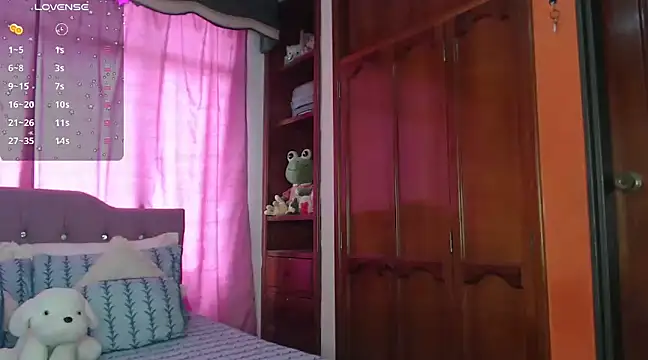 Snapshot of cuttebabe_ chatting on February 12, 2025, 7:56 pm cuttebabe  online show from February 12, 2025, 7:56 pm