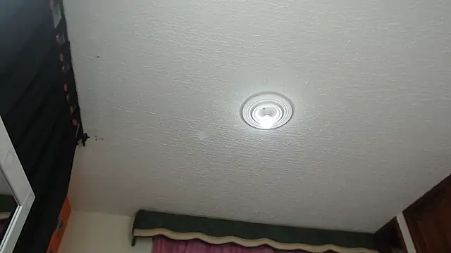 Snapshot of cuttebabe_ chatting on March 8, 2025, 11:07 pm cuttebabe  online show from March 8, 2025, 11:07 pm