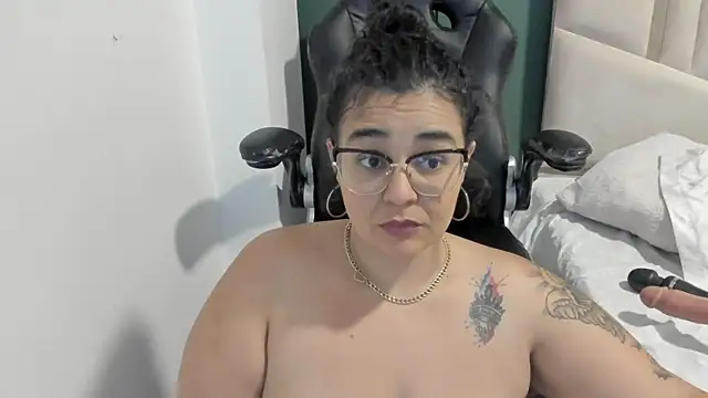 Reginavegaa online show from February 12, 2025, 5:58 pm