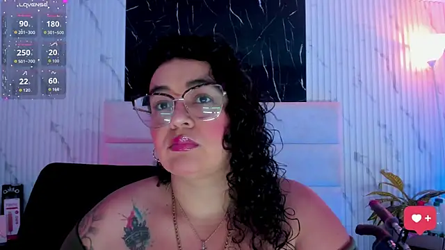 Reginavegaa online show from November 15, 2025, 9:17 am