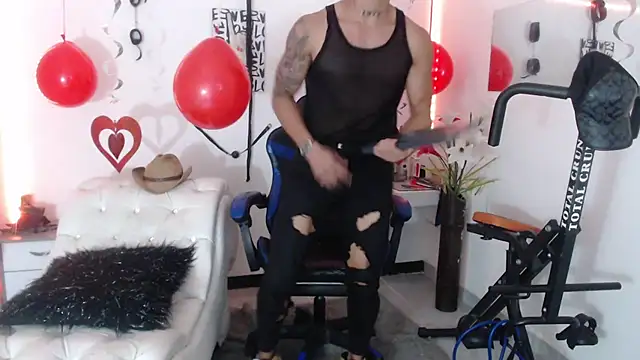 Snapshot of Leonard_Price chatting on February 18, 2025, 10:14 pm Leonard Price online show from February 18, 2025, 10:14 pm