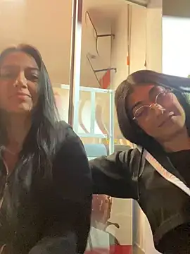 Snapshot of Annie-Hank chatting on January 31, 2025, 6:24 am Annie-Hank online show from January 31, 2025, 6:24 am