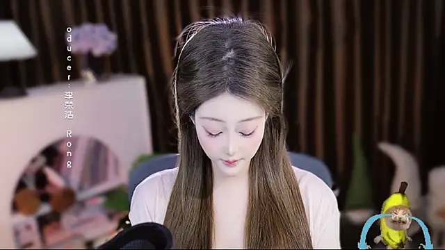 Arwyn-rr online show from April 13, 2026, 10:21 am