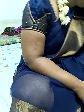 Snapshot of MaaliiiPonuTamil chatting on May 19, 2026, 4:57 pm MaaliiiPonuTamil online show from May 19, 2026, 4:57 pm