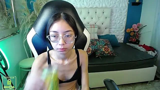 NathaliaSweet 11 online show from December 19, 2025, 2:02 pm