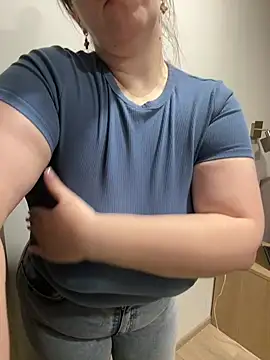 Your Hot Sister01 online show from December 9, 2024, 3:33 pm