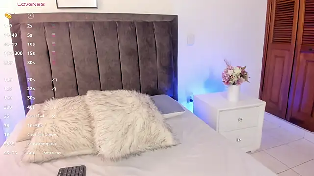 Sophia Clark8 online show from September 23, 2025, 7:50 pm