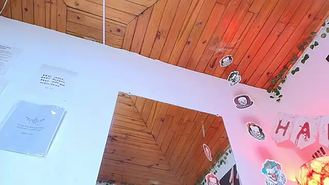 Naia x online show from October 25, 2025, 7:52 pm