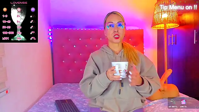 Snapshot of _sexybunny_ chatting on October 3, 2025, 4:09 am  sexybunny  online show from October 3, 2025, 4:09 am