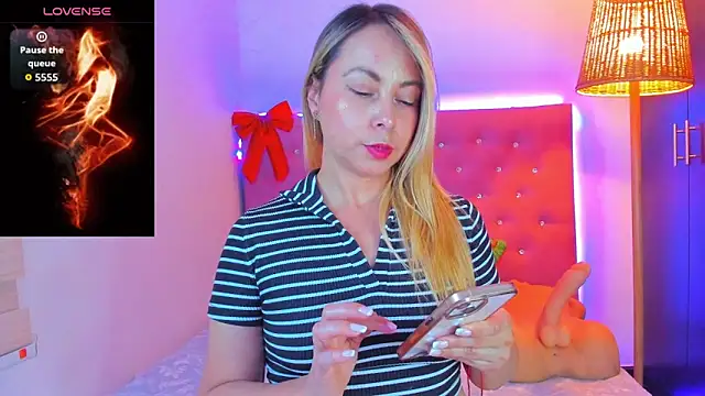 Snapshot of _sexybunny_ chatting on December 21, 2025, 3:35 am sexybunny online show from December 21, 2025, 3:35 am