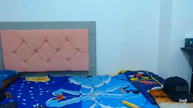 Snapshot of jaycolinss chatting on April 6, 2026, 5:41 am jaycolinss online show from April 6, 2026, 5:41 am