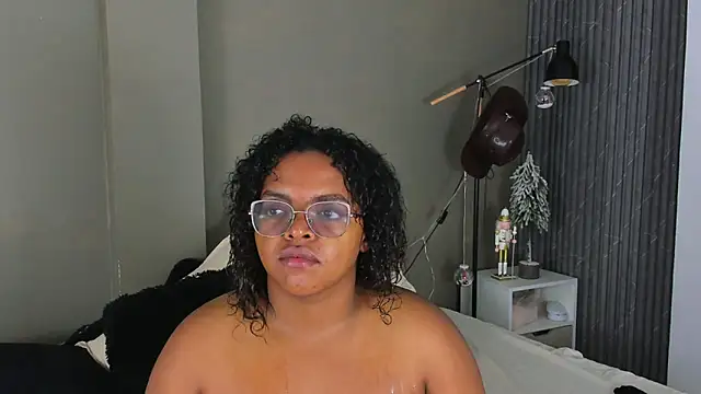 conielaurenth online show from December 12, 2024, 8:53 pm