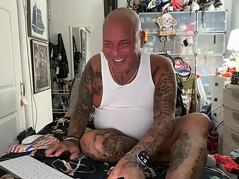 Snapshot of joeytatts66 chatting on October 25, 2025, 4:20 am joeytatts66 online show from October 25, 2025, 4:20 am