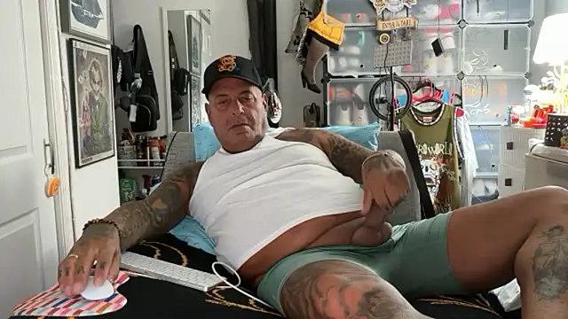 Snapshot of joeytatts66 chatting on October 31, 2025, 1:28 am joeytatts66 online show from October 31, 2025, 1:28 am