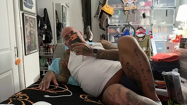 Snapshot of joeytatts66 chatting on November 4, 2025, 4:55 am joeytatts66 online show from November 4, 2025, 4:55 am