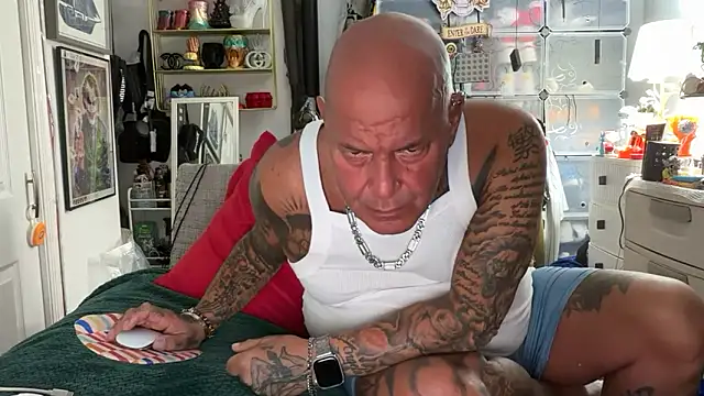 Snapshot of joeytatts66 chatting on November 17, 2025, 2:28 am joeytatts66 online show from November 17, 2025, 2:28 am