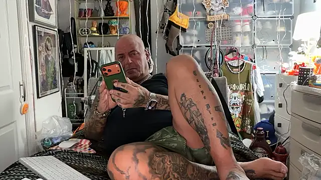 Snapshot of joeytatts66 chatting on November 19, 2025, 2:22 am joeytatts66 online show from November 19, 2025, 2:22 am