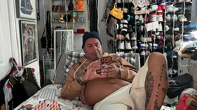 Snapshot of joeytatts66 chatting on December 20, 2025, 3:35 am joeytatts66 online show from December 20, 2025, 3:35 am