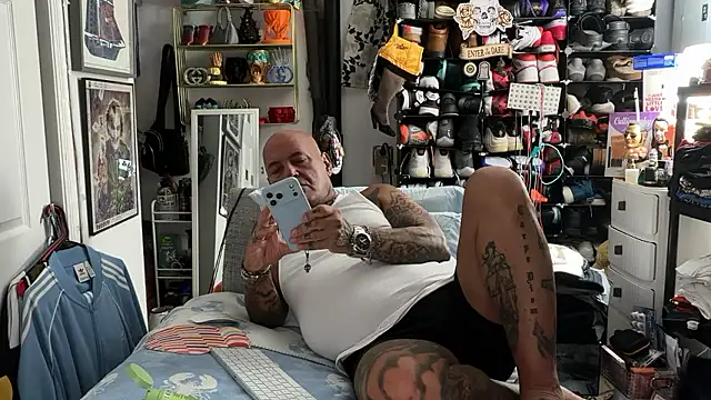 Snapshot of joeytatts66 chatting on January 14, 2026, 2:39 am joeytatts66 online show from January 14, 2026, 2:39 am