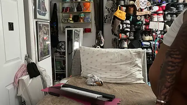 Snapshot of joeytatts66 chatting on February 15, 2026, 3:03 am joeytatts66 online show from February 15, 2026, 3:03 am