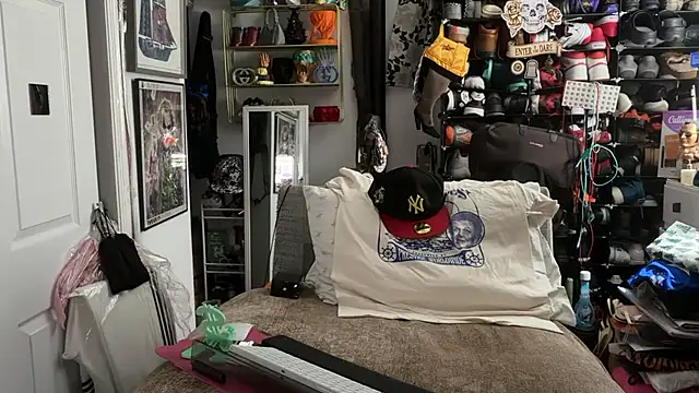 Snapshot of joeytatts66 chatting on February 18, 2026, 2:51 am joeytatts66 online show from February 18, 2026, 2:51 am