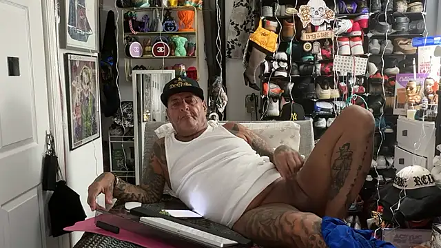 Snapshot of joeytatts66 chatting on February 27, 2026, 3:17 am joeytatts66 online show from February 27, 2026, 3:17 am