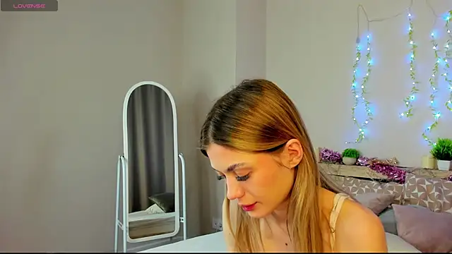 Snapshot of Cherry_Price chatting on March 22, 2026, 11:52 pm Cherry Price online show from March 22, 2026, 11:52 pm