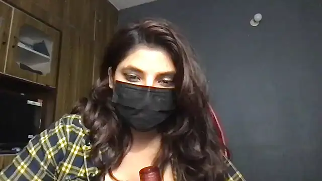 callmeshreya online show from April 23, 2026, 12:29 pm