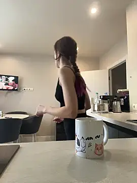 Kathleen Meow online show from December 17, 2025, 7:03 am