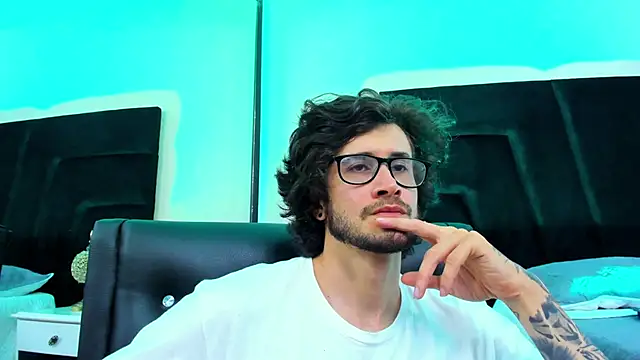 Loggan donnelly online show from January 17, 2025, 9:06 pm