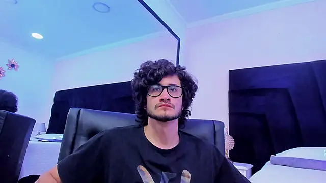 Loggan donnelly online show from January 24, 2025, 7:49 pm