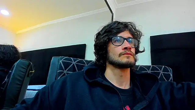 Loggan donnelly online show from February 21, 2025, 9:00 pm