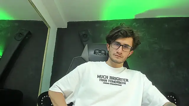 Loggan donnelly online show from September 12, 2025, 8:53 pm