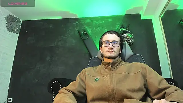 Loggan donnelly online show from September 16, 2025, 8:43 pm