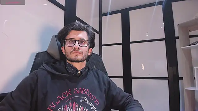 Loggan donnelly online show from September 25, 2025, 8:23 pm