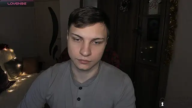 handsome guy01 online show from November 27, 2025, 12:56 am