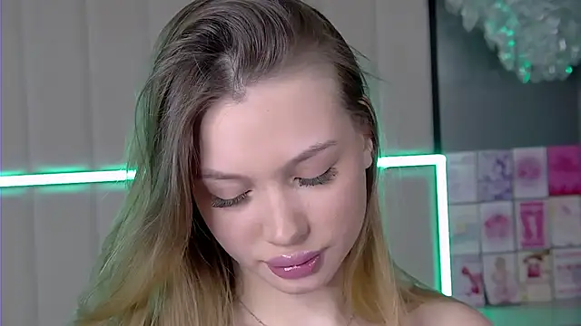 Snapshot of ViolaFlirt chatting on February 1, 2025, 4:14 am ViolaFlirt online show from February 1, 2025, 4:14 am