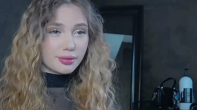 Snapshot of ViolaFlirt chatting on February 7, 2025, 4:59 am ViolaFlirt online show from February 7, 2025, 4:59 am