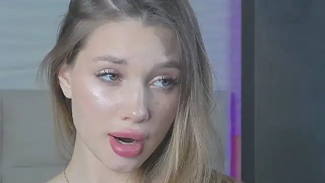 Snapshot of ViolaFlirt chatting on February 11, 2025, 9:53 am ViolaFlirt online show from February 11, 2025, 9:53 am