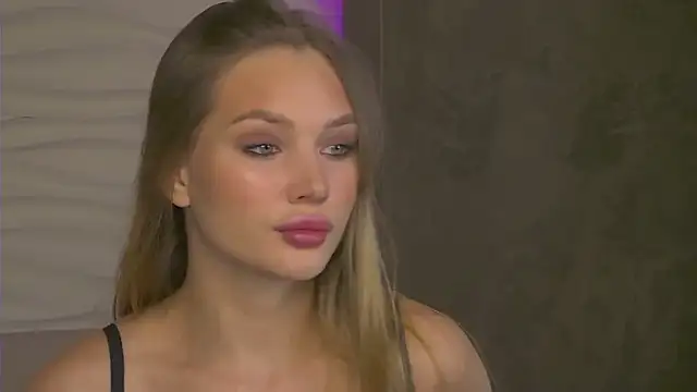 Snapshot of ViolaFlirt chatting on March 23, 2025, 3:54 am ViolaFlirt online show from March 23, 2025, 3:54 am